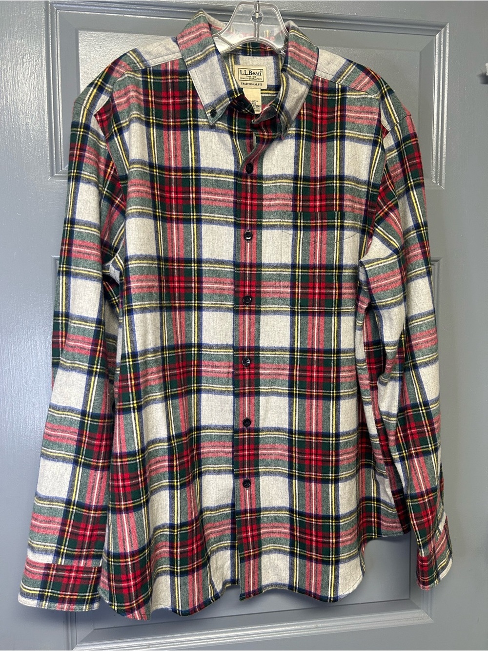 L.L. BEAN MENS CLASSIC PLAID FLANNEL SHIRT. Size Medium. Almost new!